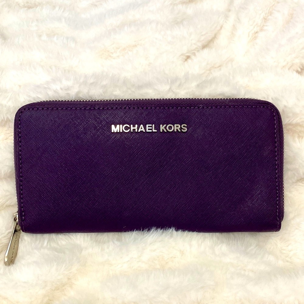 Michael Kors Full Zip Wallet